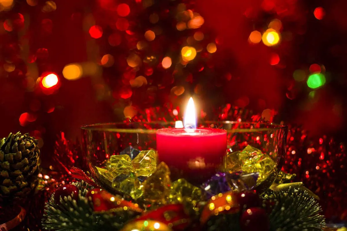 Joyeux Noël 2025 : les images, mèmes et GIF à partager le 25 décembre 11 Bon Reveillon Bougie