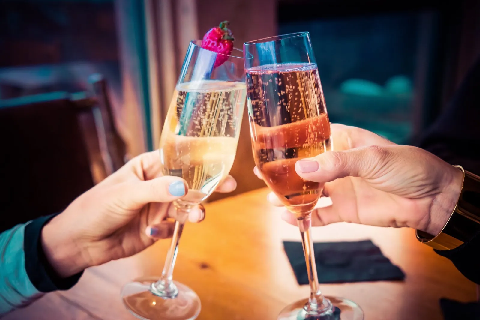 Joyeux Noël 2025 : les images, mèmes et GIF à partager le 25 décembre 8 Reveillon Noel Champagne
