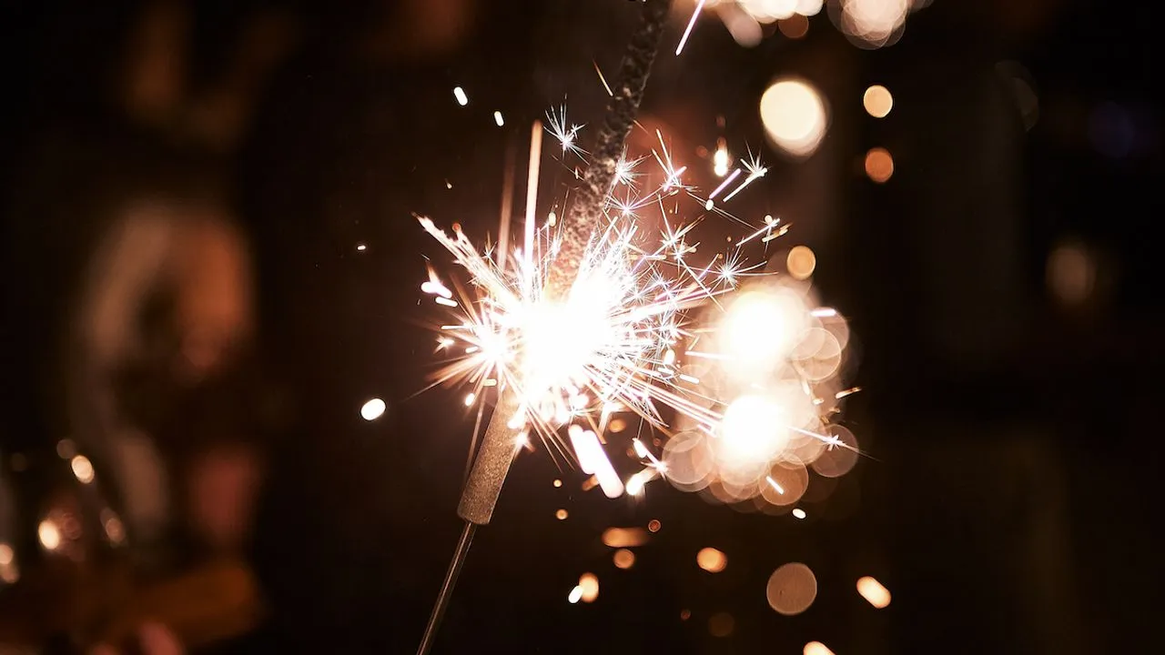 Joyeux Noël 2025 : les images, mèmes et GIF à partager le 25 décembre 6 Reveillon Noel Feu Artifice