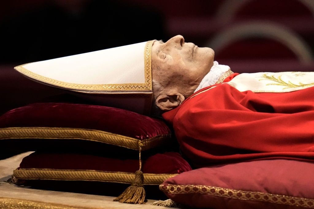 Qu'est-ce que la thanatopraxie, la technique utilisée pour embaumer le pape Benoît XVI et Pelé 5 1672660639 366 Quest ce que la thanatopraxie la technique utilisee pour embaumer le
