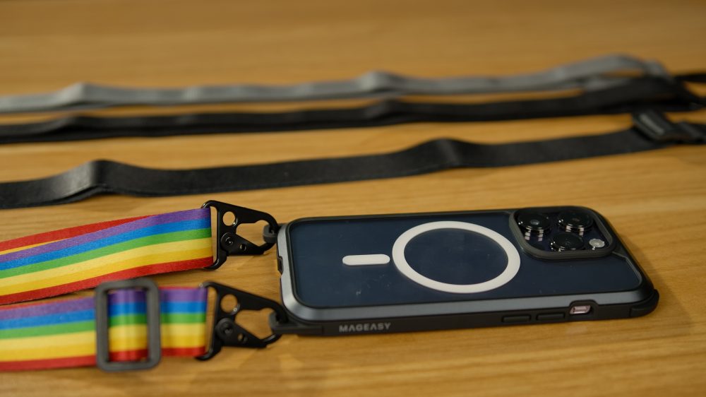 Étui Odyssey+ avec cordon arc-en-ciel