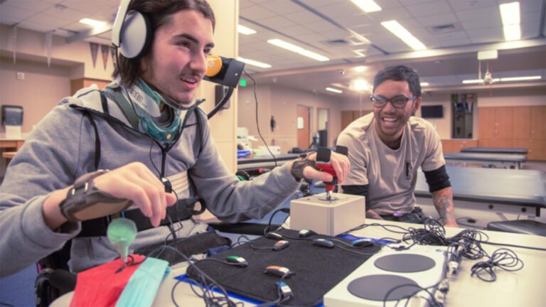 Sony Project Leonardo : Manette PlayStation accessible 5 Contrôleur adaptatif Microsoft en action