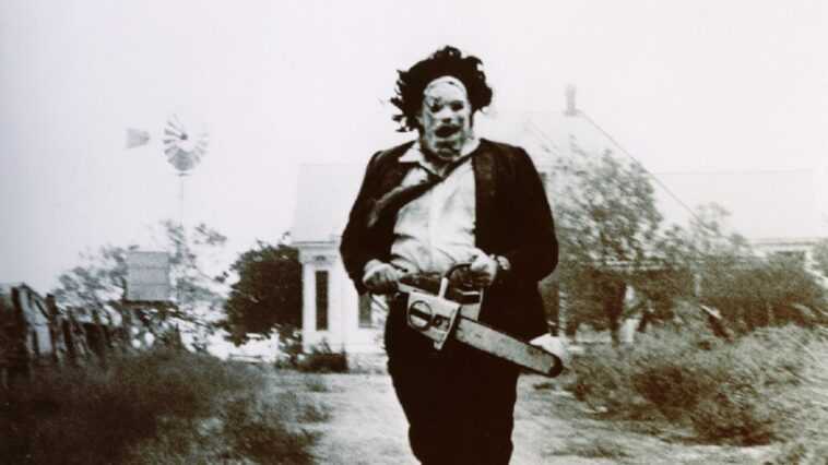"Totalement certain". Le narrateur du mythique The Texas Chainsaw Massacre confirme qu'il a été payé avec de la marijuana. 1 "totalement Certain". Le Narrateur Du Mythique The Texas Chainsaw Massacre