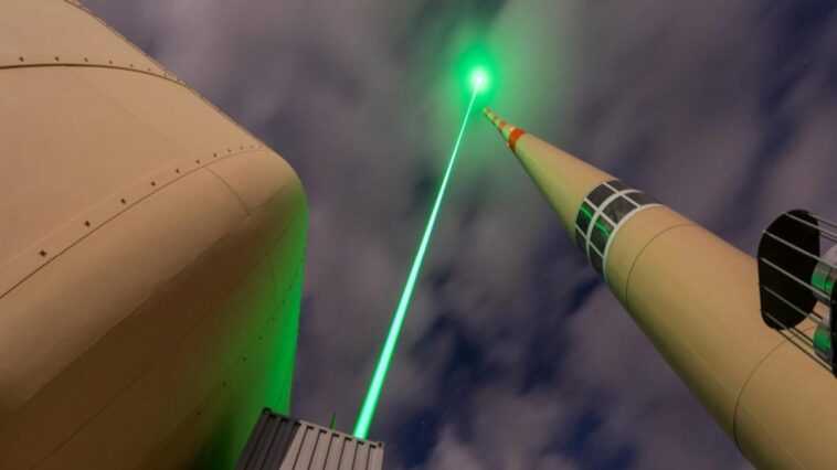 Les faisceaux laser peuvent nous protéger de la foudre et détourner leur trajectoire 1 Les faisceaux laser peuvent nous protéger de la foudre et détourner leur trajectoire