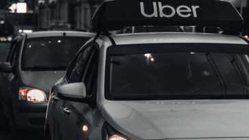 Uber travaille avec les constructeurs automobiles pour développer des véhicules de covoiturage et de livraison personnalisés 7 Uber is working with automakers to develop custom ride sharing and delivery vehicles