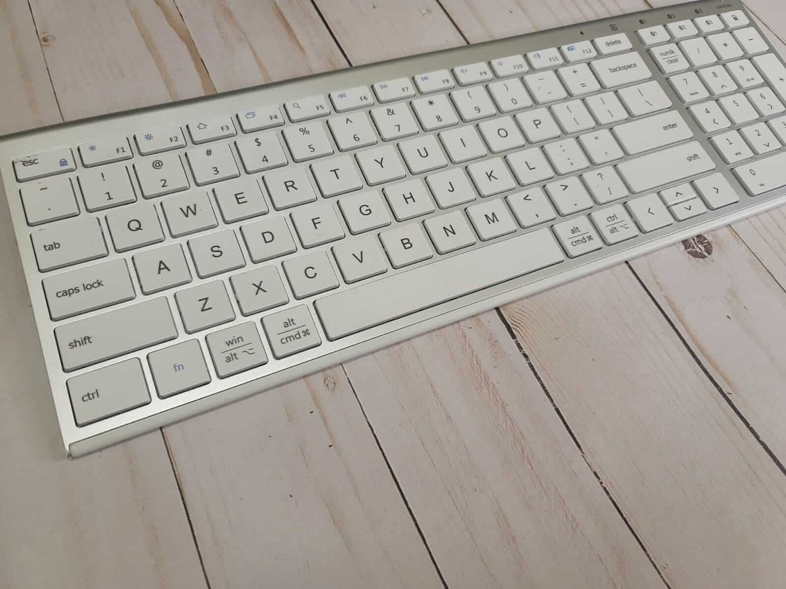 Top 9 des meilleurs claviers de 2023, des minimalistes aux durables 9 Clavier Bluetooth multi-appareils iClever Bk10