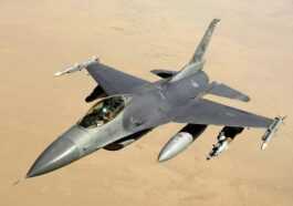 Que sont les chasseurs F-16 et pourquoi l'Ukraine demande ces avions aux États-Unis