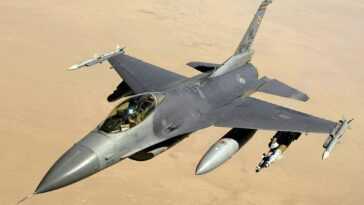 Que sont les chasseurs F-16 et pourquoi l'Ukraine demande ces avions aux États-Unis