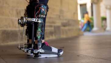 L'exosquelette alimenté par Raspberry Pi rend la marche plus rapide et plus facile 3 Raspberry Pi-powered exoskeleton makes walking faster and easier