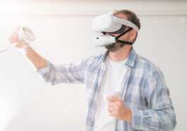 This $200 VR muzzle lets you strap a second bulky device to your head