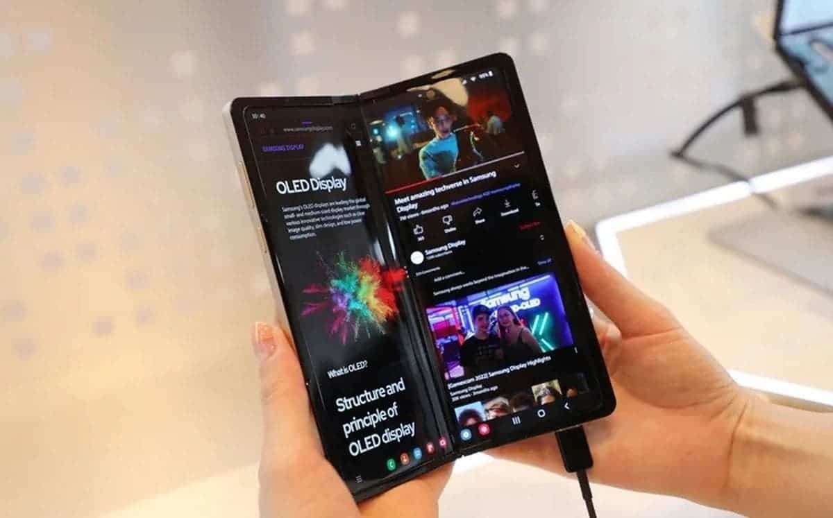 Samsung présente un nouveau téléphone portable pliable au design complexe