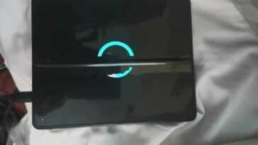Les propriétaires de Galaxy Z Fold3 signalent des écrans se fissurant sans raison 21 Les propriétaires de Galaxy Z Fold3 signalent des écrans de fissuration sans raison