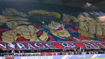 La chorégraphie des supporters du PSG est un magnifique hommage à One Piece, alors le manga entre dans le stade
