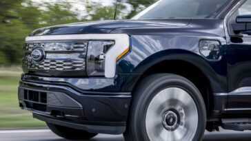 Ford suspend la production et les expéditions du F-150 Lightning en raison d'un problème potentiel de batterie 2 Ford pauses production and shipments of F-150 Lightning over potential battery issue