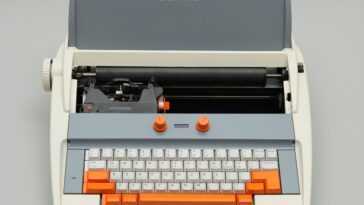 Ghostwriter est un compagnon d'écriture créative IA vivant dans une machine à écrire 18 Ghostwriter is an AI creative writing companion living in a typewriter