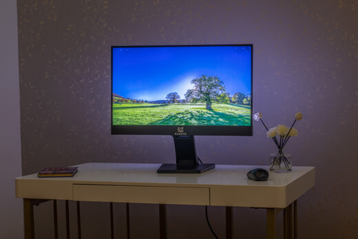 Eazeye Monitor : la lumière du soleil illumine cet écran 5 Moniteur Eazeye dans l'obscurité