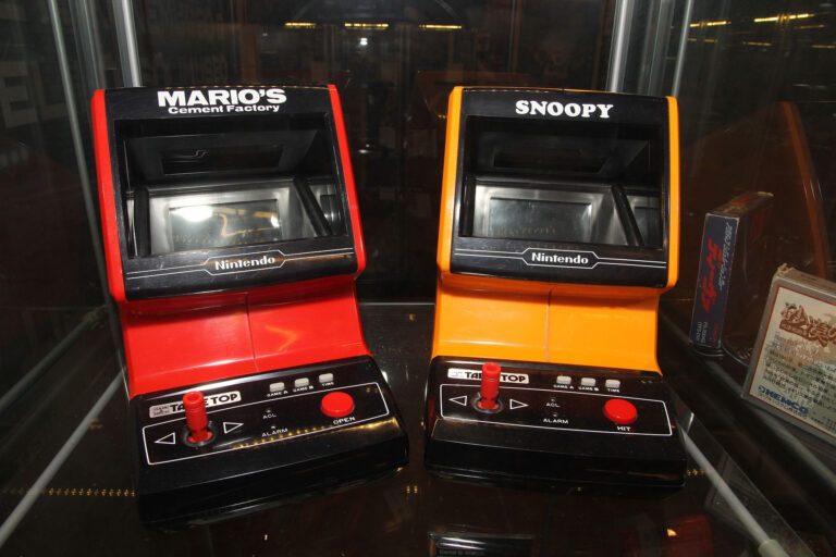 Eazeye Monitor : la lumière du soleil illumine cet écran 7 Game & Watch Tabletop Mario's Cement Factory et Snoopy.