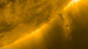 Mercure passe devant le mur de "feu" du Soleil : les images époustouflantes de l'ESA 3 Mercure passe devant le mur de "feu" du Soleil : les images époustouflantes de l'ESA