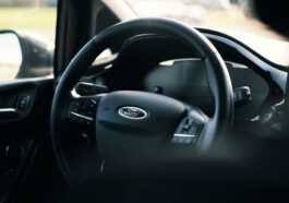 Ford cherche à breveter un système de mise en pension qui pourrait ramener votre voiture au prêteur... ou à la casse 67 Ford seeks to patent repo system that could drive your car back to the lender... or the junkyard