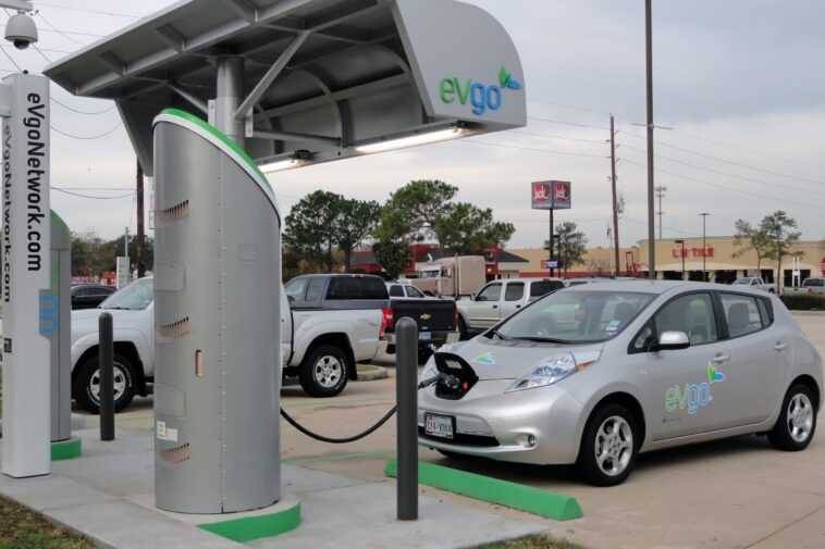 L'administration Biden exige que les chargeurs de VE soient normalisés pour être éligibles à un financement fédéral 1 Biden administration mandates EV chargers be standardized to be eligible for federal funding