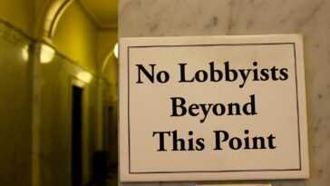 LobbyLeaks est une nouvelle plateforme européenne pour lutter contre le lobbying louche 25 LobbyLeaks is a new EU platform to combat shady lobbying