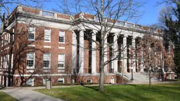 L'université qui a utilisé ChatGPT pour écrire un e-mail sur la fusillade du Michigan s'excuse pour "jugement pauvre" 19 University that used ChatGPT to write email about Michigan shooting apologizes for poor judgment