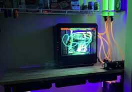 Jetez un œil à ce PC refroidi par liquide avec 69 blocs d'eau et 100 pieds de tube 16 Take a look at this liquid-cooled PC with 69 water blocks and 100 feet of tubing