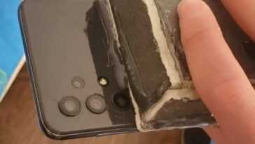 Cet utilisateur a attaché une gigantesque batterie de 30 000 mAh à son téléphone 27 Cet utilisateur a attaché une gigantesque batterie de 30 000 mAh à son téléphone