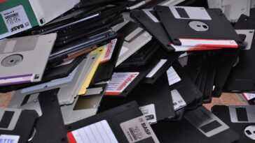 De Chuck E. Cheese aux Boeing 747, la disquette perdure 15 From Chuck E. Cheese to Boeing 747s, the floppy disk lives on