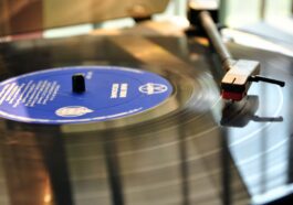 Vinyl outsells CD for the first time in 35 years with 41 million records sold in 2022