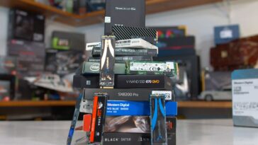 Cette carte d'extension PCIe 4.0 peut prendre en charge jusqu'à 21 SSD M.2 12 This PCIe 4.0 add-in card can support up to 21 M.2 SSDs