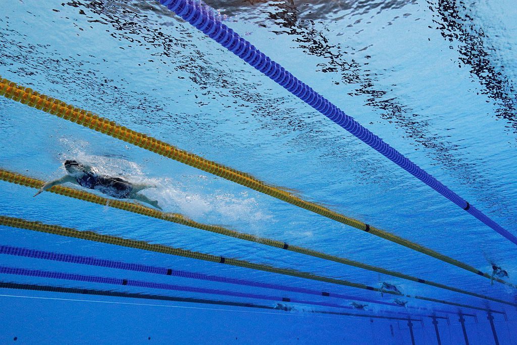 Parce que si vous sentez une forte odeur de "chlore" dans la piscine, mieux vaut ne pas entrer dans l'eau
