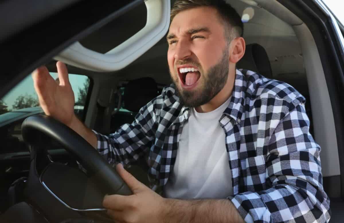 Étude : Les utilisateurs d'iPhone éprouvent plus de rage au volant que les utilisateurs d'Android