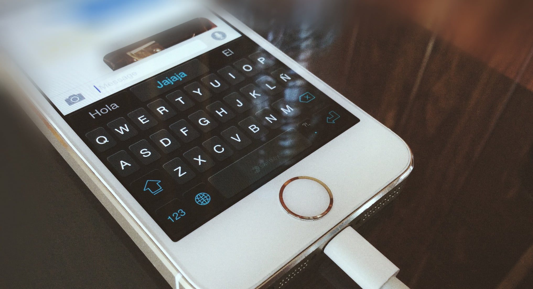 SwiftKey Keyboard est mis à jour avec de nouveaux emojis et le thème Fluent Adaptive