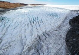 La glace du Groenland près du point de basculement : si nous n'arrêtons pas les émissions, elle disparaîtra
