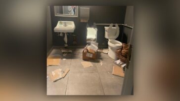 Des voleurs ont fait un trou dans le mur d'une salle de bain pour voler 500 000 $ d'appareils à l'Apple Store 8 Des voleurs ont fait un trou dans le mur d'une salle de bain pour voler 500 000 $ d'appareils à l'Apple Store