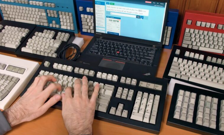 De nouveaux claviers IBM Model F personnalisables sont désormais disponibles 1 New, customizable IBM Model F keyboards are now available