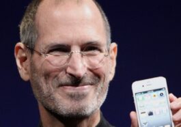 Steve Jobs a marché d'une manière très étrange et c'est la raison curieuse