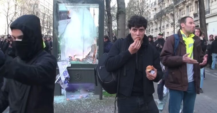 Luis Sal essaie les meilleurs croissants de Paris au milieu des manifestations, les Français deviennent fous dans les commentaires 1 Luis Sal essaie les meilleurs croissants de Paris au milieu des manifestations, les Français deviennent fous dans les commentaires