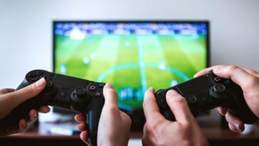 La génération Y passe plus de temps à jouer que tout autre groupe d'âge 1 Millennials spend more time gaming than any other age group