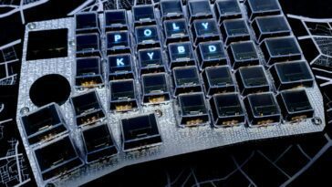 PolyKybd est un clavier mécanique avec de minuscules touches OLED pour une personnalisation facile 22 PolyKybd is a mechanical keyboard with tiny OLED keycaps for easy customization