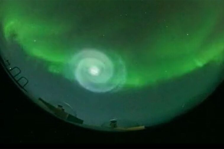 Quelle est la cause de la mystérieuse spirale lumineuse repérée dans le ciel de l'Alaska 1 Quelle est la cause de la mystérieuse spirale lumineuse repérée dans le ciel de l'Alaska