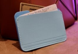 Pratique : ce portefeuille de dossiers sans titre en édition limitée est inspiré de l'icône de dossier macOS d'Apple 34 Pratique : ce portefeuille de dossiers sans titre en édition limitée est inspiré de l'icône de dossier macOS d'Apple