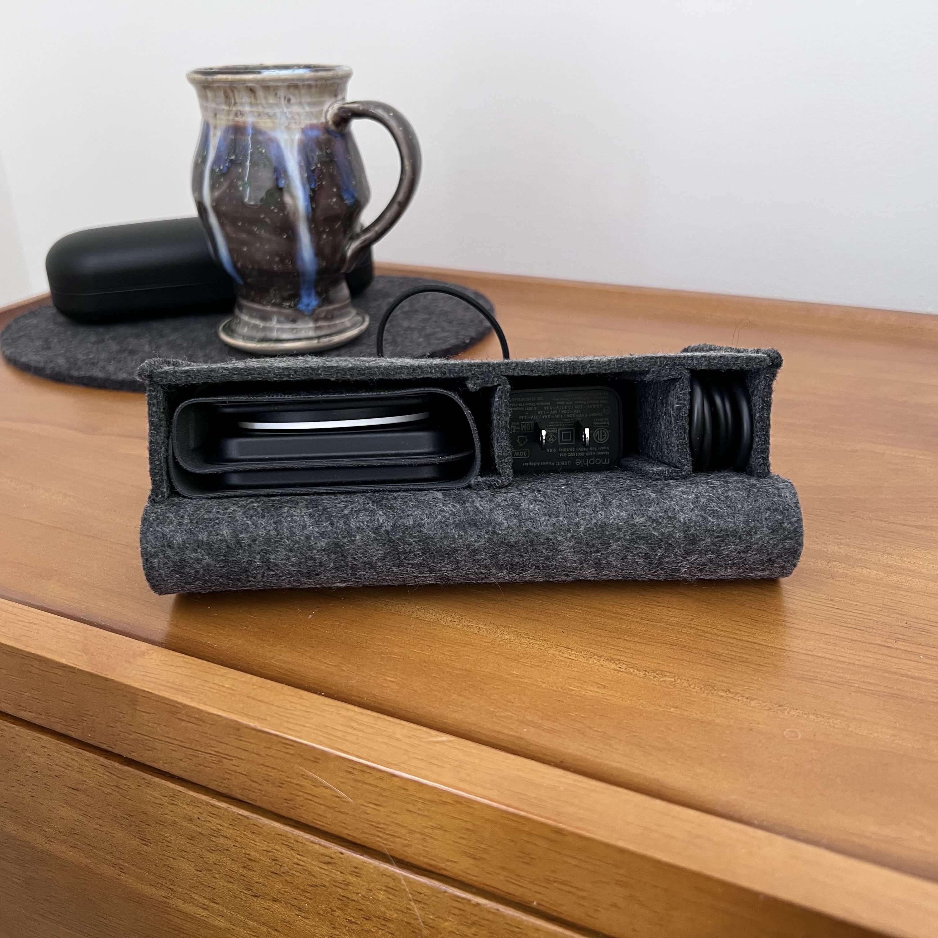 7 meilleurs accessoires de voyage pour iPhone, iPad, Apple Watch et Mac 3 Examen du meilleur chargeur de voyage pour iPhone - étui de transport mophie 3-en-1 2
