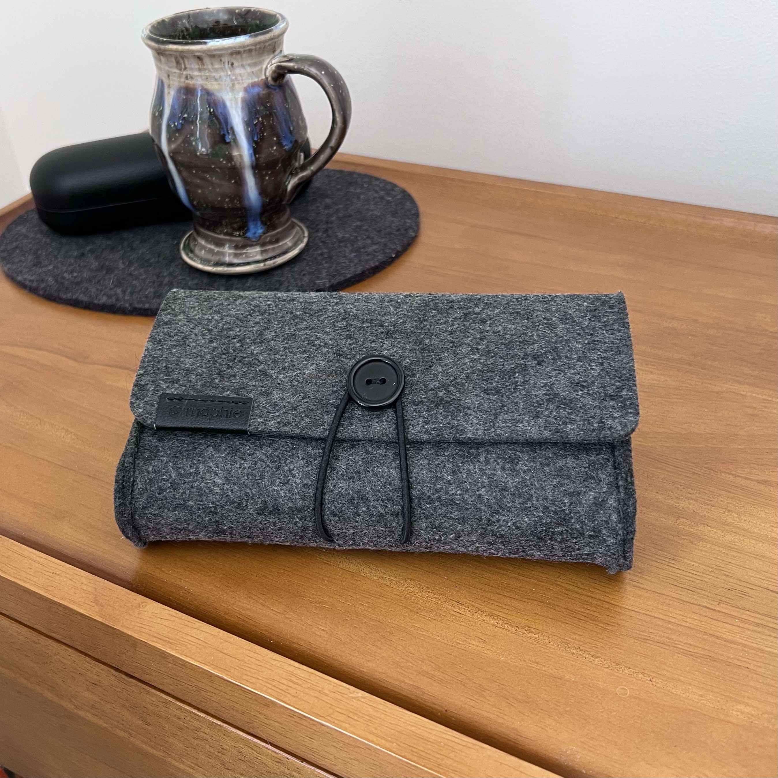 7 meilleurs accessoires de voyage pour iPhone, iPad, Apple Watch et Mac 4 Examen du meilleur chargeur de voyage pour iPhone - étui de transport mophie 3-en-1
