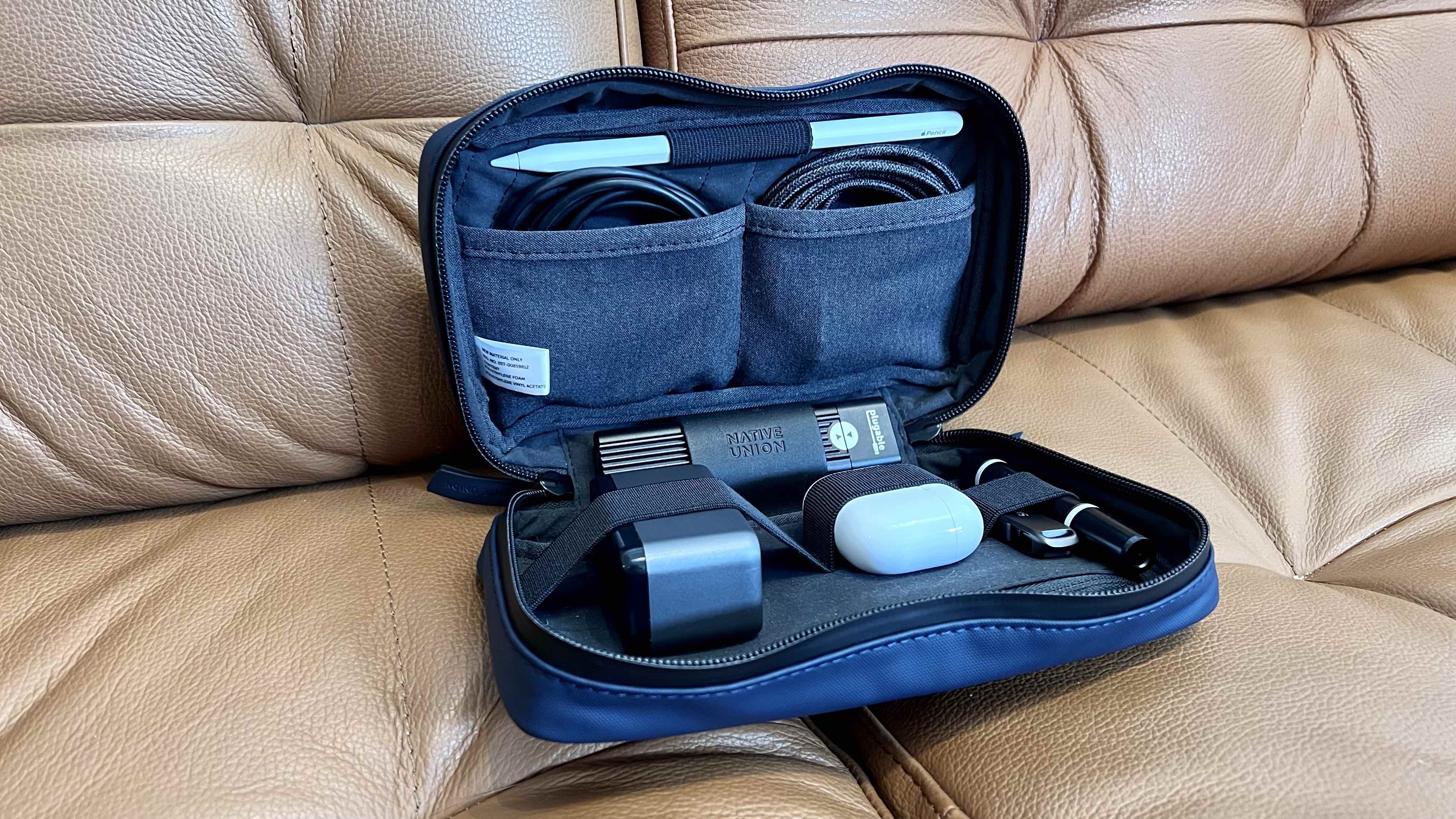 7 meilleurs accessoires de voyage pour iPhone, iPad, Apple Watch et Mac 7 accessoires de voyage pour iPhone – Native Union Stow Organizer