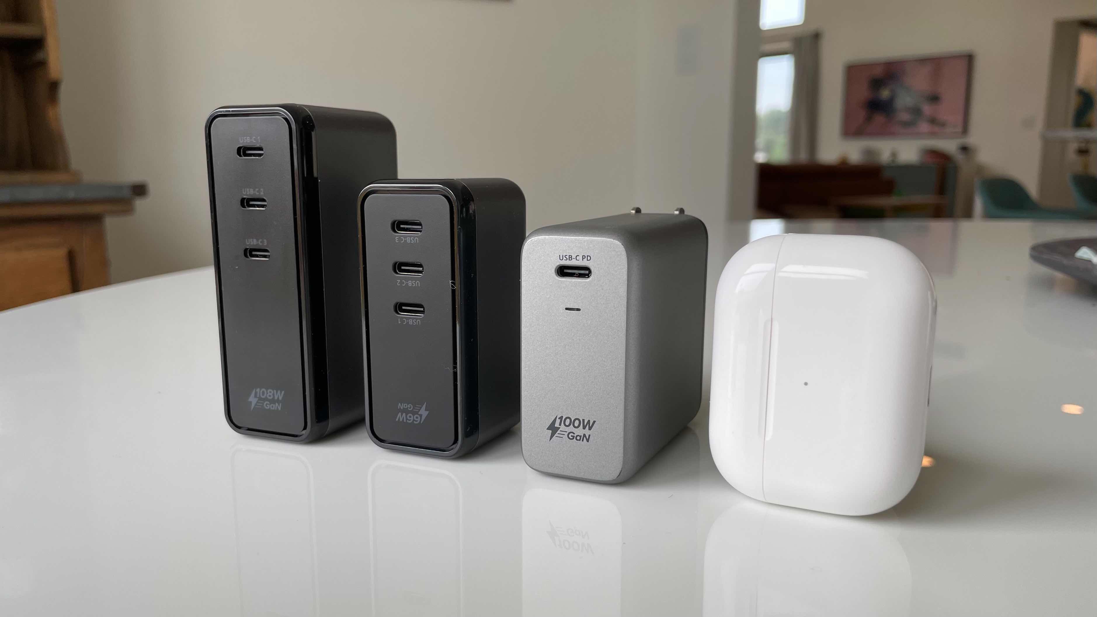 7 meilleurs accessoires de voyage pour iPhone, iPad, Apple Watch et Mac 10 accessoires de voyage pour iPhone – chargeur Satechi USB-C 3 ports
