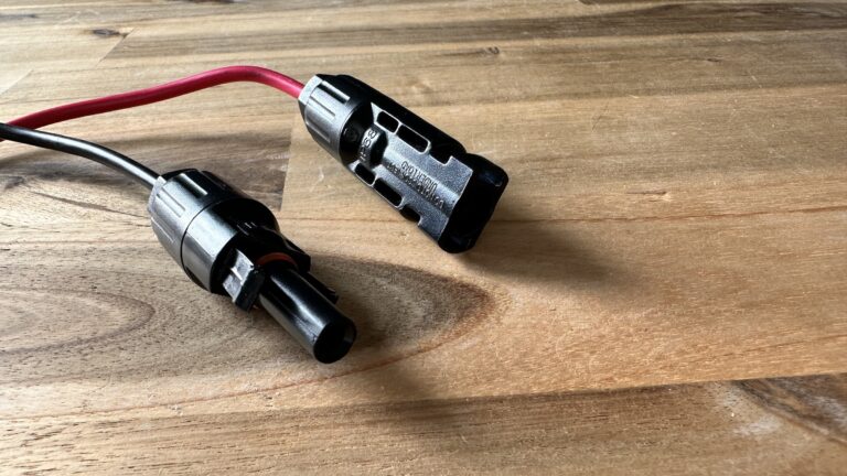 Types de connecteurs solaires : voici comment votre panneau solaire s'adapte à chaque centrale électrique 7 Connecteur MC4. (Photo : Charles A)