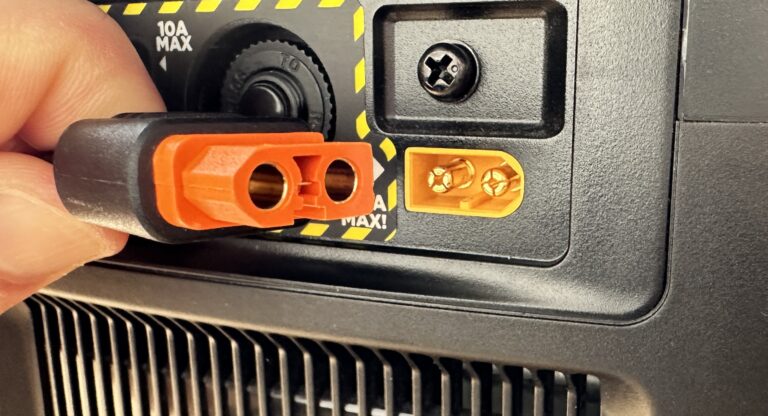 Types de connecteurs solaires : voici comment votre panneau solaire s'adapte à chaque centrale électrique 8 Connecteur EcoFlow XT60. Image : Juergen Vielmeier