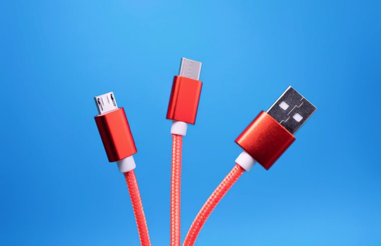 Fonctionnement de l'USB : de "Plug and Pray" à être partout 1 Fonctionnement de l'USB : de "Plug and Pray" à être partout